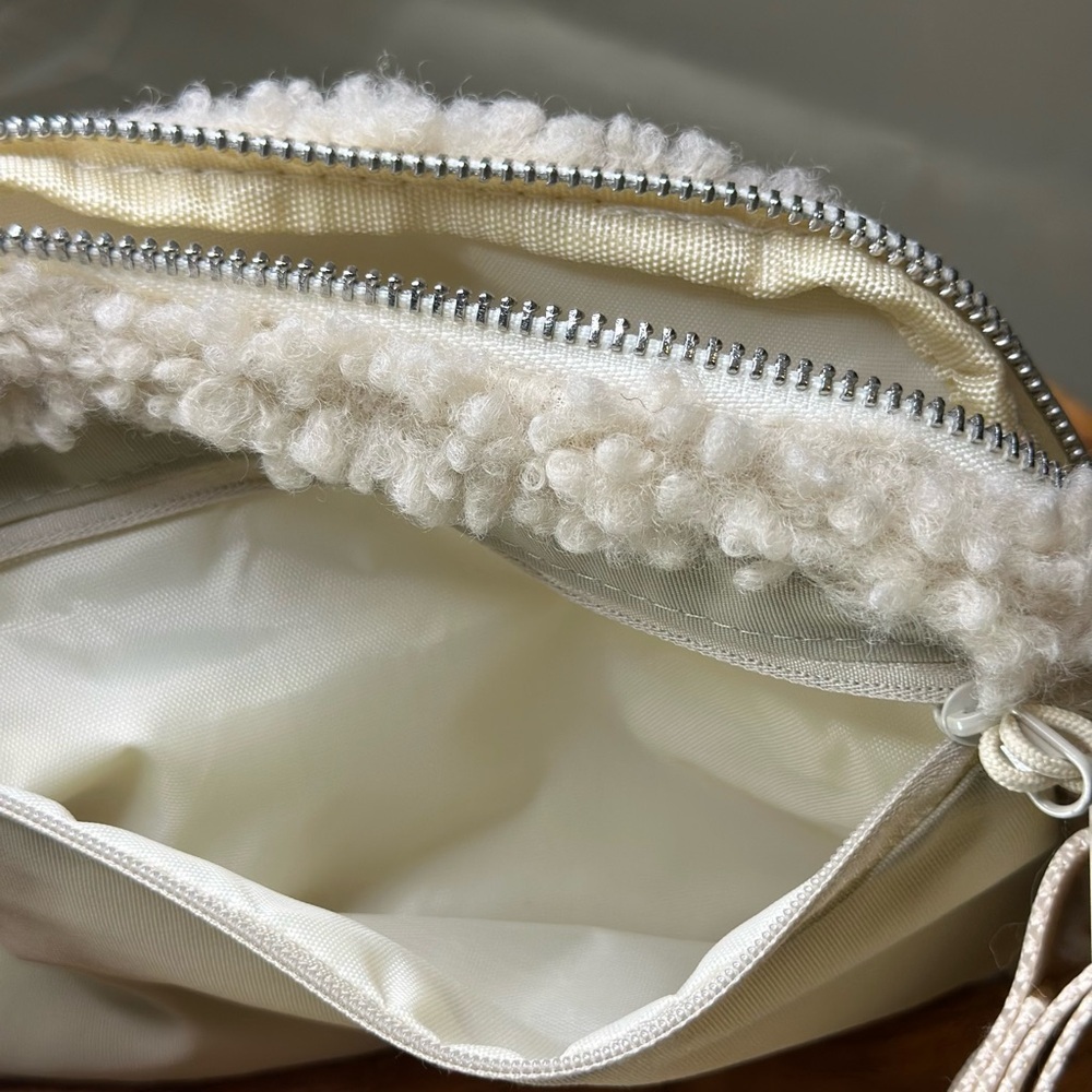 C.C Cream Sherpa Fanny Pack - Picture 4 of 6